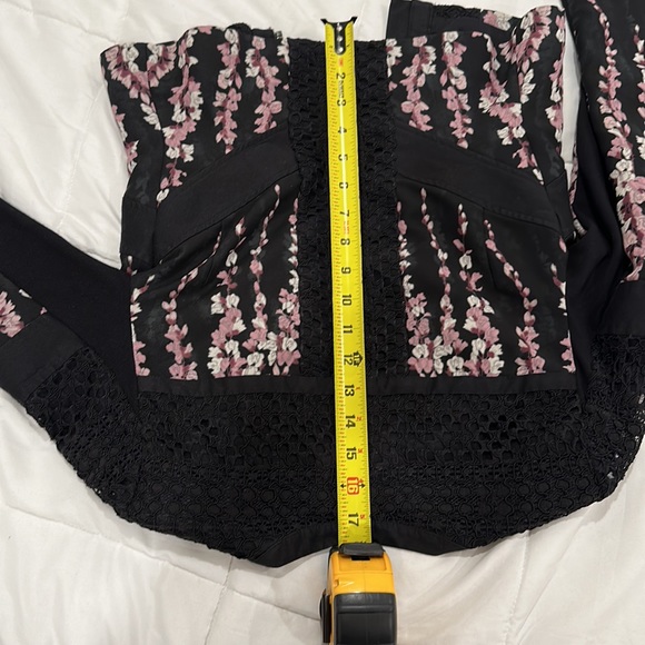 Bcbg cropped floral and lace blazer - Picture 7 of 7